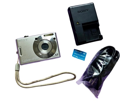 Sony Cyber-shot DSC-W30 – Kompaktowy Aparat Cyfrowy DigiCam