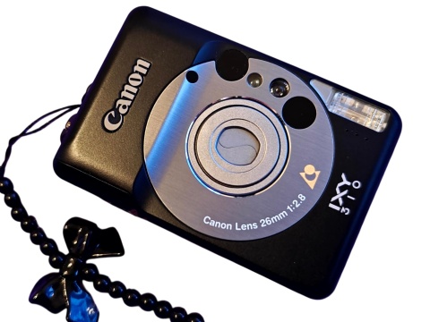 Canon IXY 310 – Kompaktowy Aparat Analogowy APS z Obiektywem 26 mm f/2.8