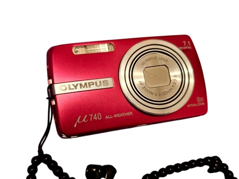 Olympus μ 740 (Stylus 740) – Retro Aparat Cyfrowy z 2007 Roku | 7,1 MP | 5x Zoom Optyczny | All-Weather