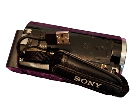 Sony HDR-PJ10E Handycam Full HD z Projektorem | Kamera HD 2011 Kompaktowa kamera Full HD z wbudowanym projektorem