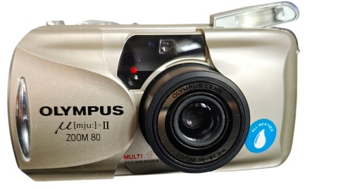 Olympus µ[mju:]-II Zoom 80 – Kultowy topowy aparat analogowy z zoomem 35mm