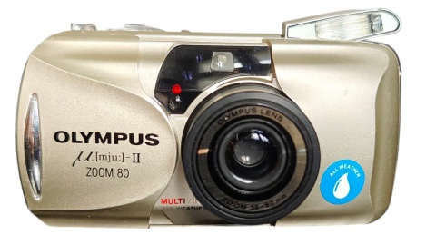 Olympus µ[mju:]-II Zoom 80 – Kultowy topowy aparat analogowy z zoomem 35mm