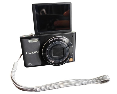 Panasonic Lumix DMC-SZ1 – Czarny | 16 MP | 12x Zoom | Obkręcany ekran | Digicam